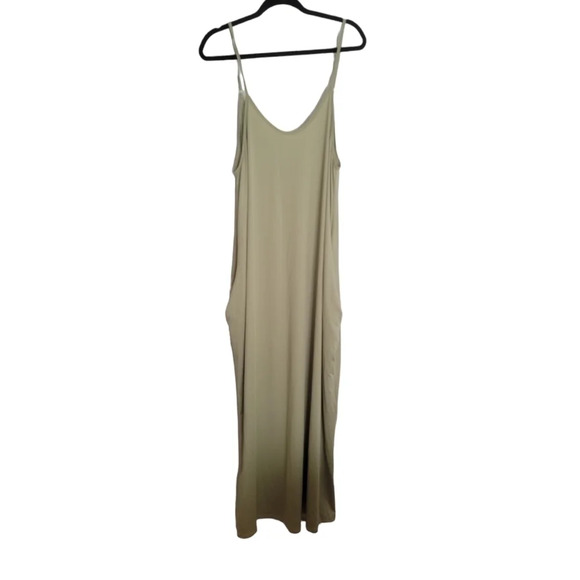 Maxi slip dresses - Picture 3 of 3